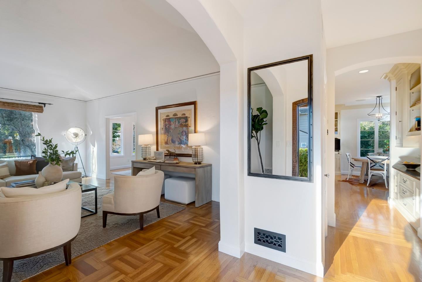 Detail Gallery Image 9 of 122 For 921 Arlington Rd, Redwood City,  CA 94062 - 5 Beds | 3 Baths