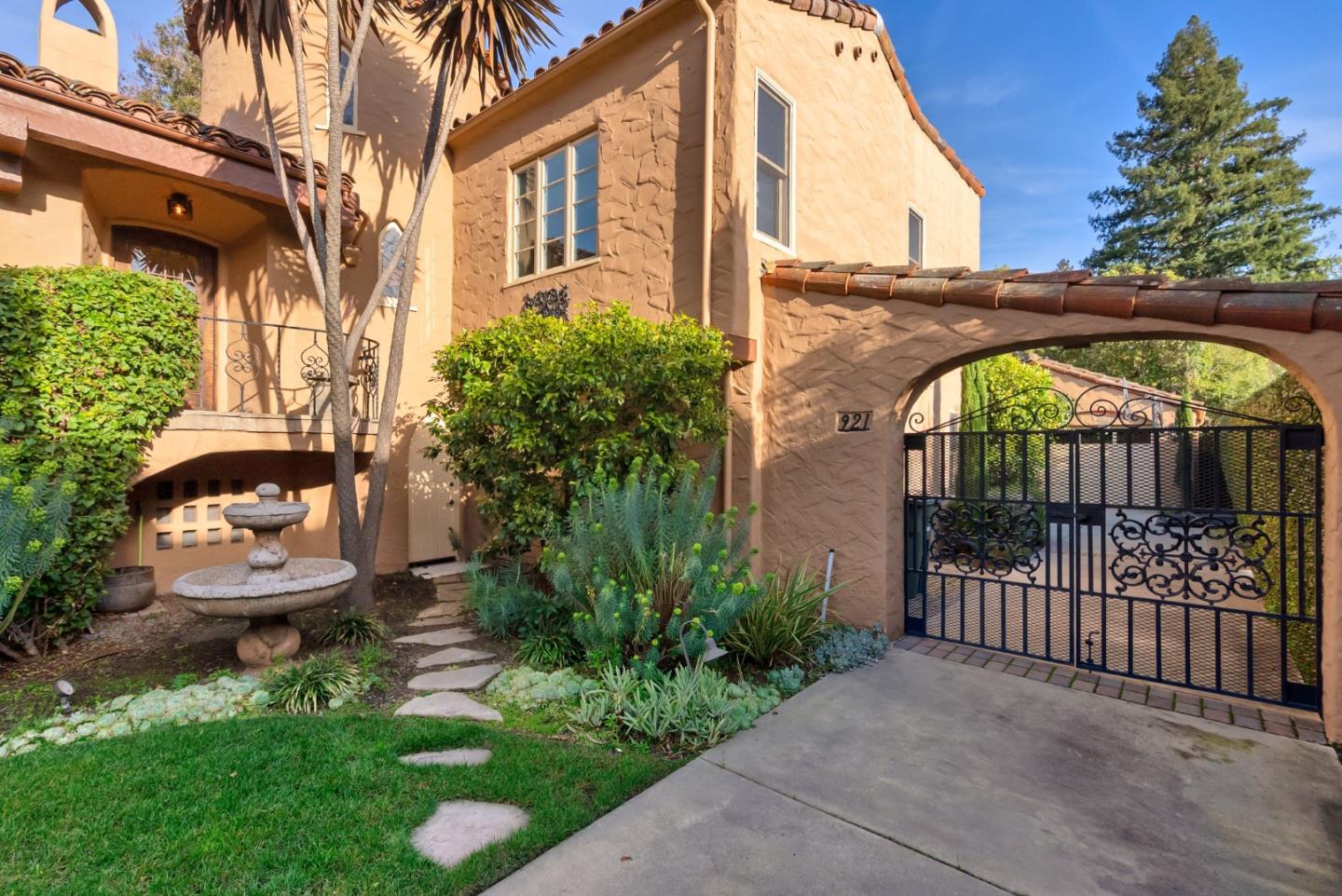 Detail Gallery Image 96 of 122 For 921 Arlington Rd, Redwood City,  CA 94062 - 5 Beds | 3 Baths