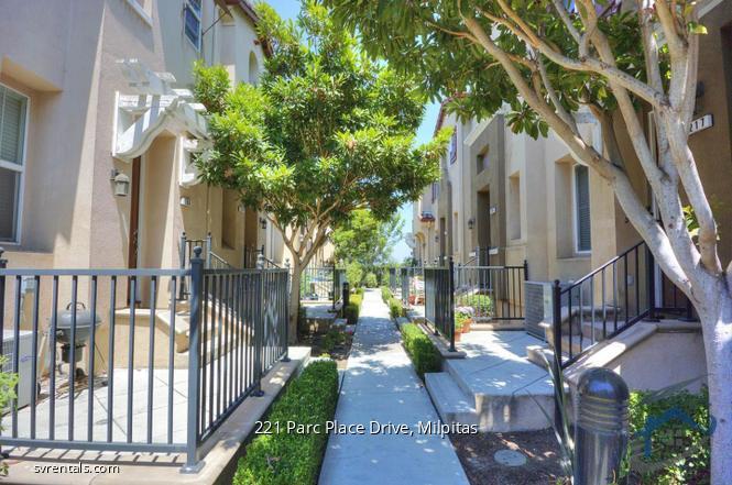 Detail Gallery Image 2 of 28 For 221 Parc Place Dr, Milpitas,  CA 95035 - 2 Beds | 2/1 Baths