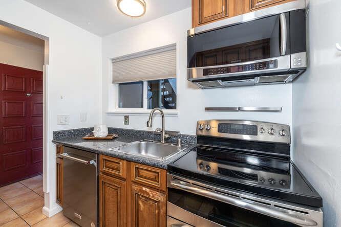 Detail Gallery Image 8 of 22 For 4008 Farm Hill Blvd #102,  Redwood City,  CA 94061 - 2 Beds | 1 Baths