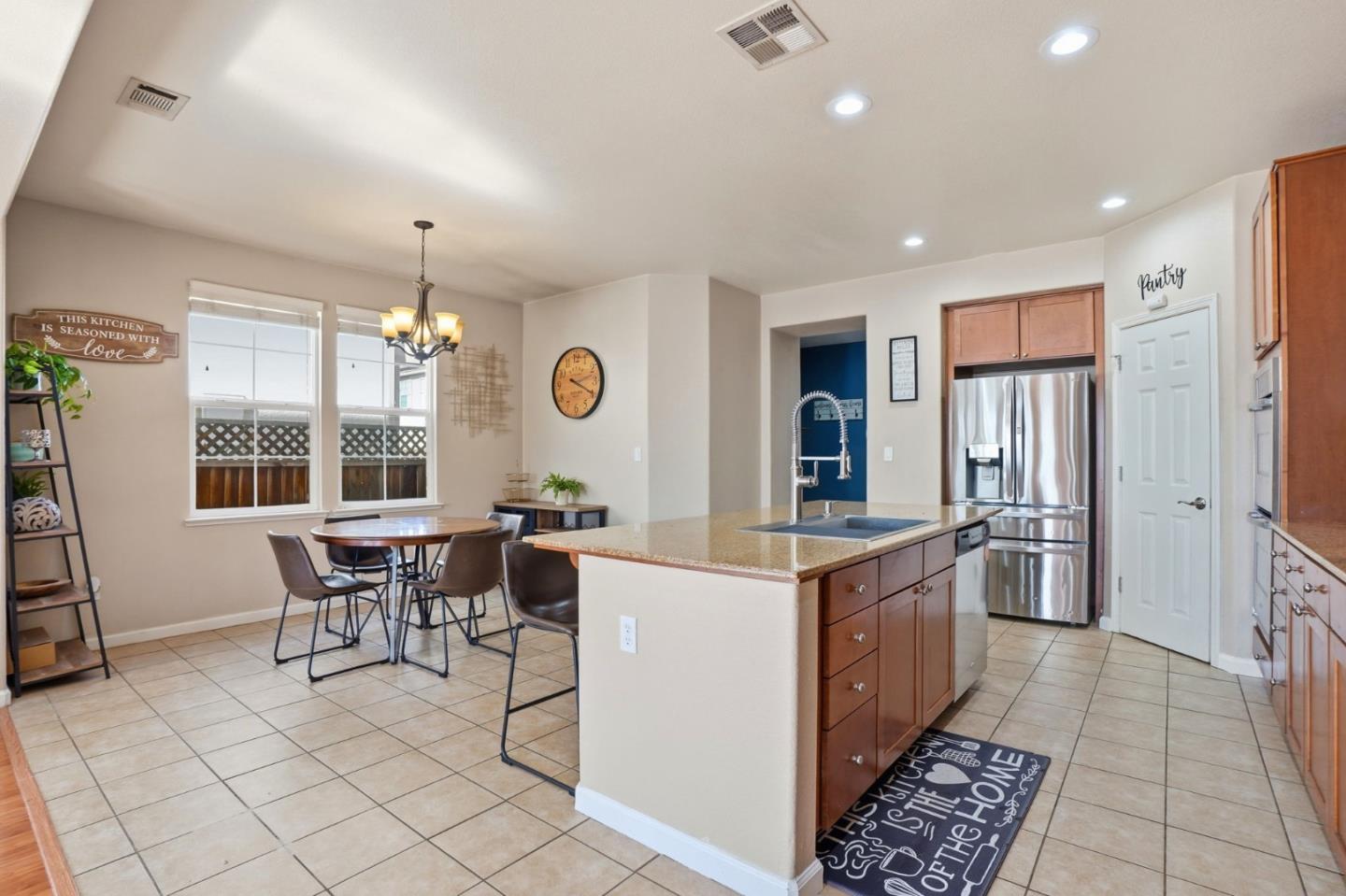 Detail Gallery Image 9 of 36 For 3508 Alberti Ct, Antioch,  CA 94509 - 3 Beds | 2/1 Baths
