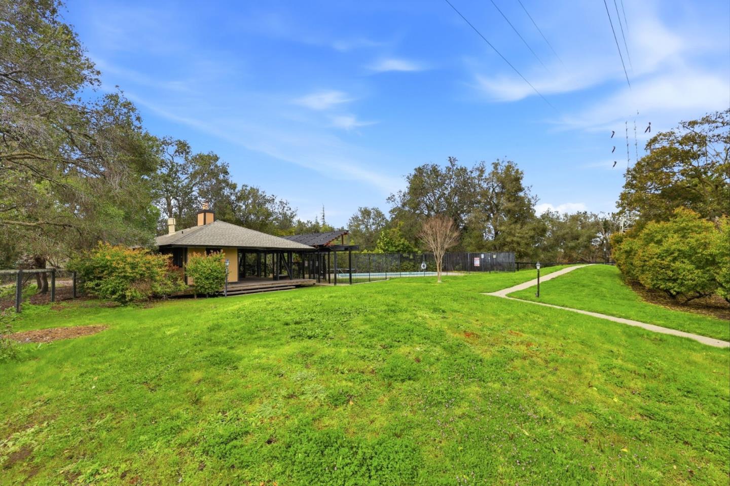 Detail Gallery Image 39 of 40 For 1204 Blackberry Ter, Sunnyvale,  CA 94087 - 3 Beds | 2 Baths