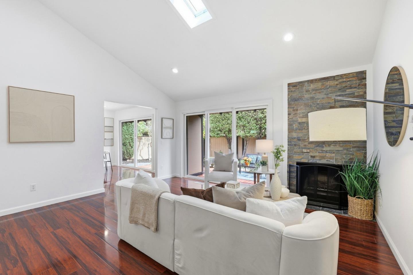 Detail Gallery Image 4 of 40 For 1204 Blackberry Ter, Sunnyvale,  CA 94087 - 3 Beds | 2 Baths