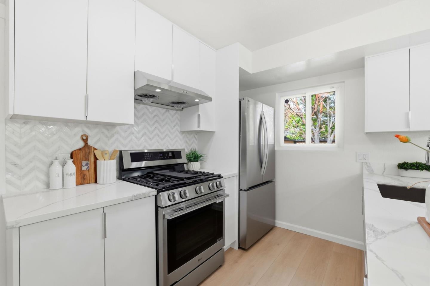 Detail Gallery Image 6 of 40 For 1204 Blackberry Ter, Sunnyvale,  CA 94087 - 3 Beds | 2 Baths