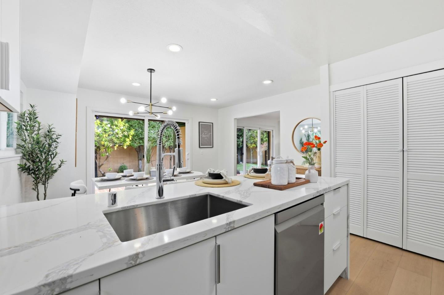 Detail Gallery Image 8 of 40 For 1204 Blackberry Ter, Sunnyvale,  CA 94087 - 3 Beds | 2 Baths