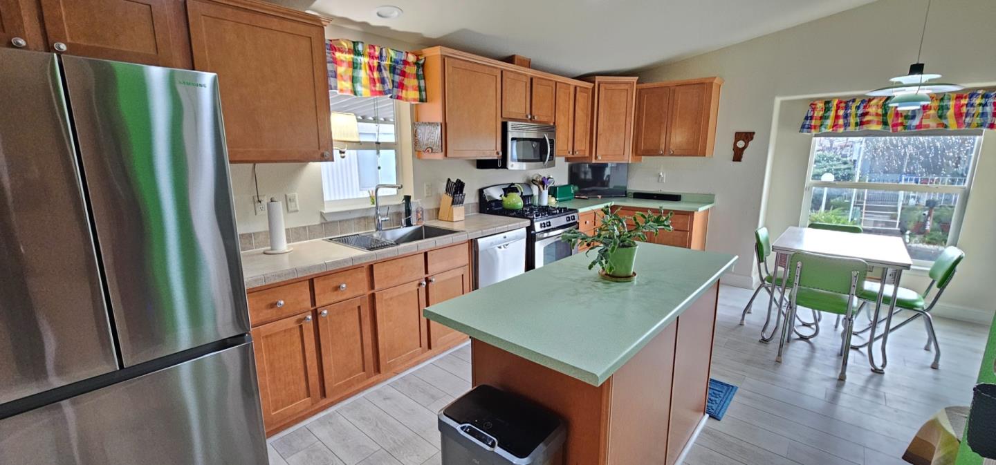 Detail Gallery Image 8 of 23 For 165 Blossom Hill Rd #145,  San Jose,  CA 95123 - 3 Beds | 2 Baths