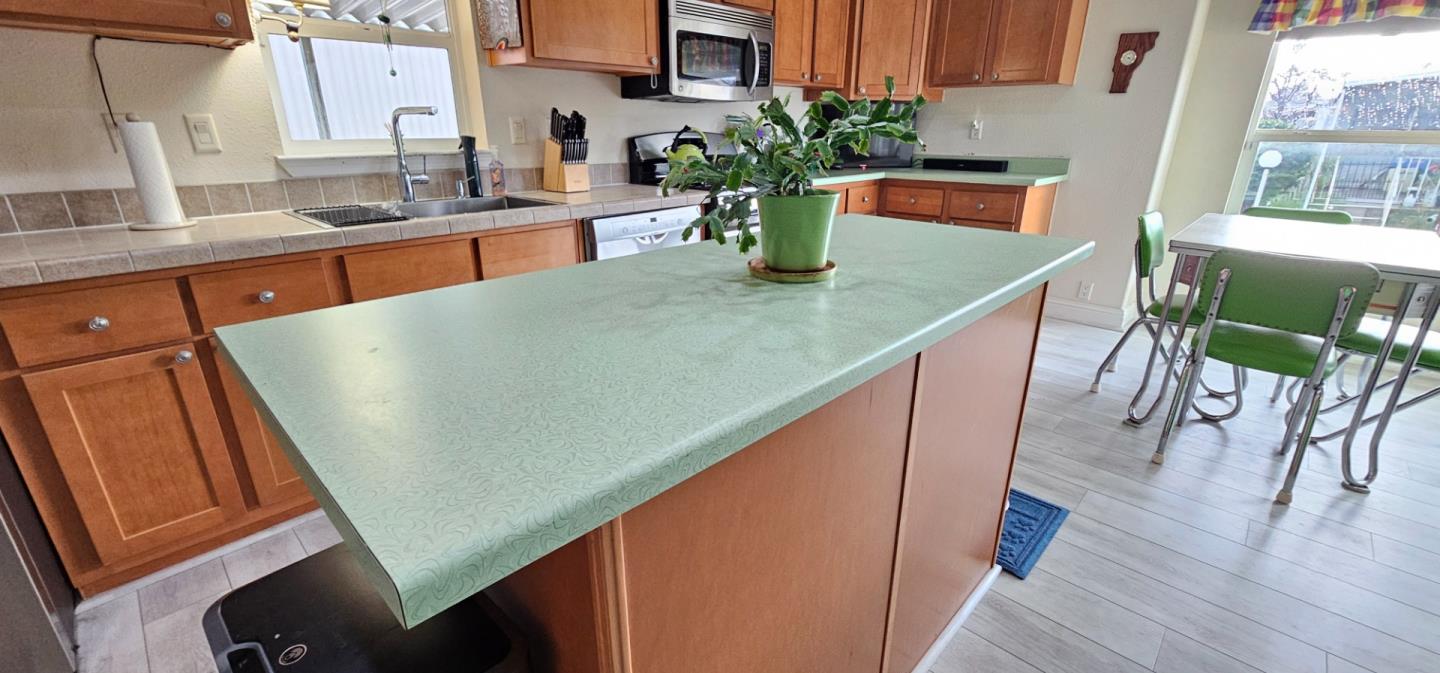 Detail Gallery Image 9 of 23 For 165 Blossom Hill Rd #145,  San Jose,  CA 95123 - 3 Beds | 2 Baths