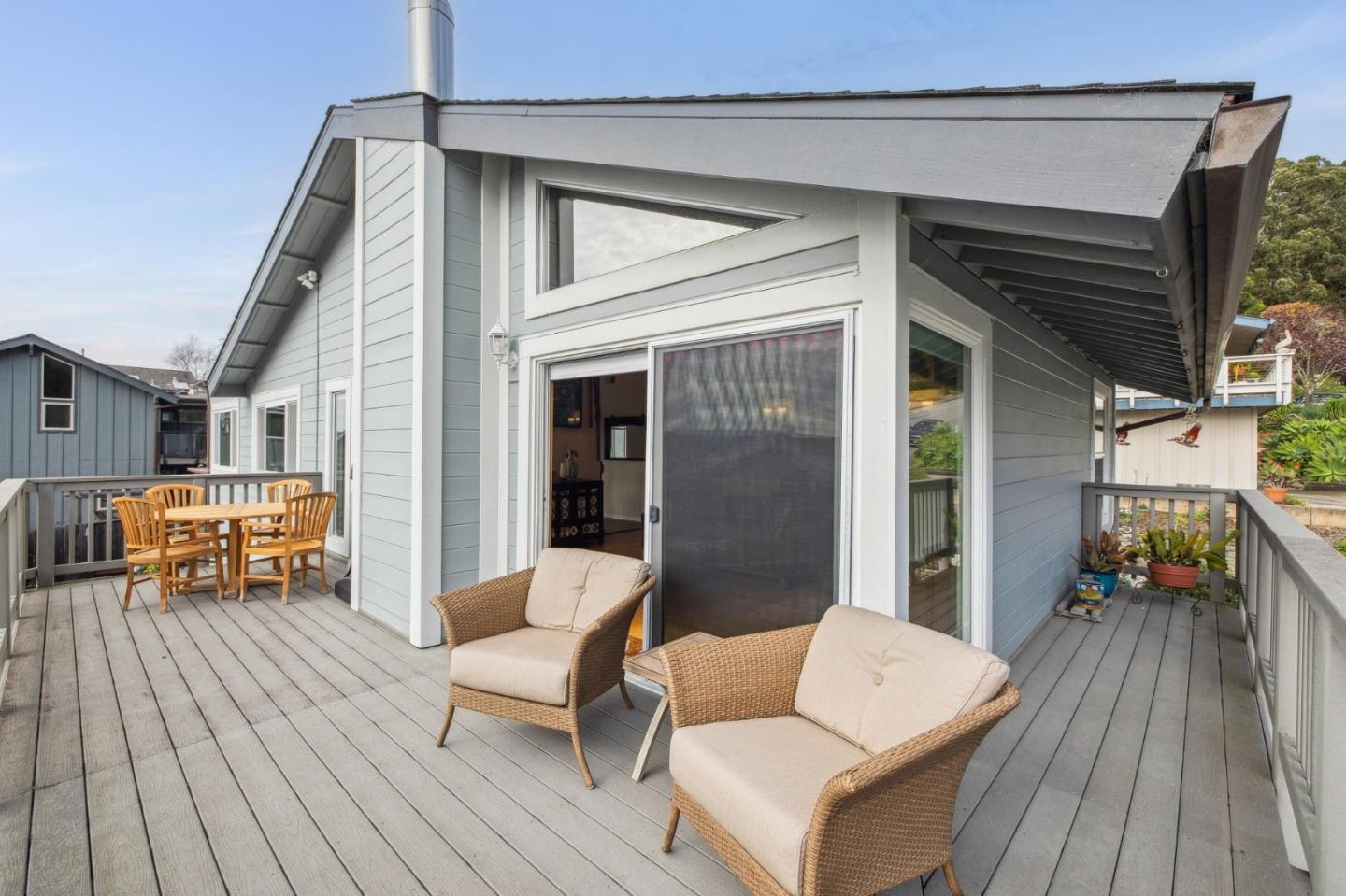 Detail Gallery Image 10 of 50 For 261 Coral Reef Ave, El Granada,  CA 94018 - 4 Beds | 2/1 Baths