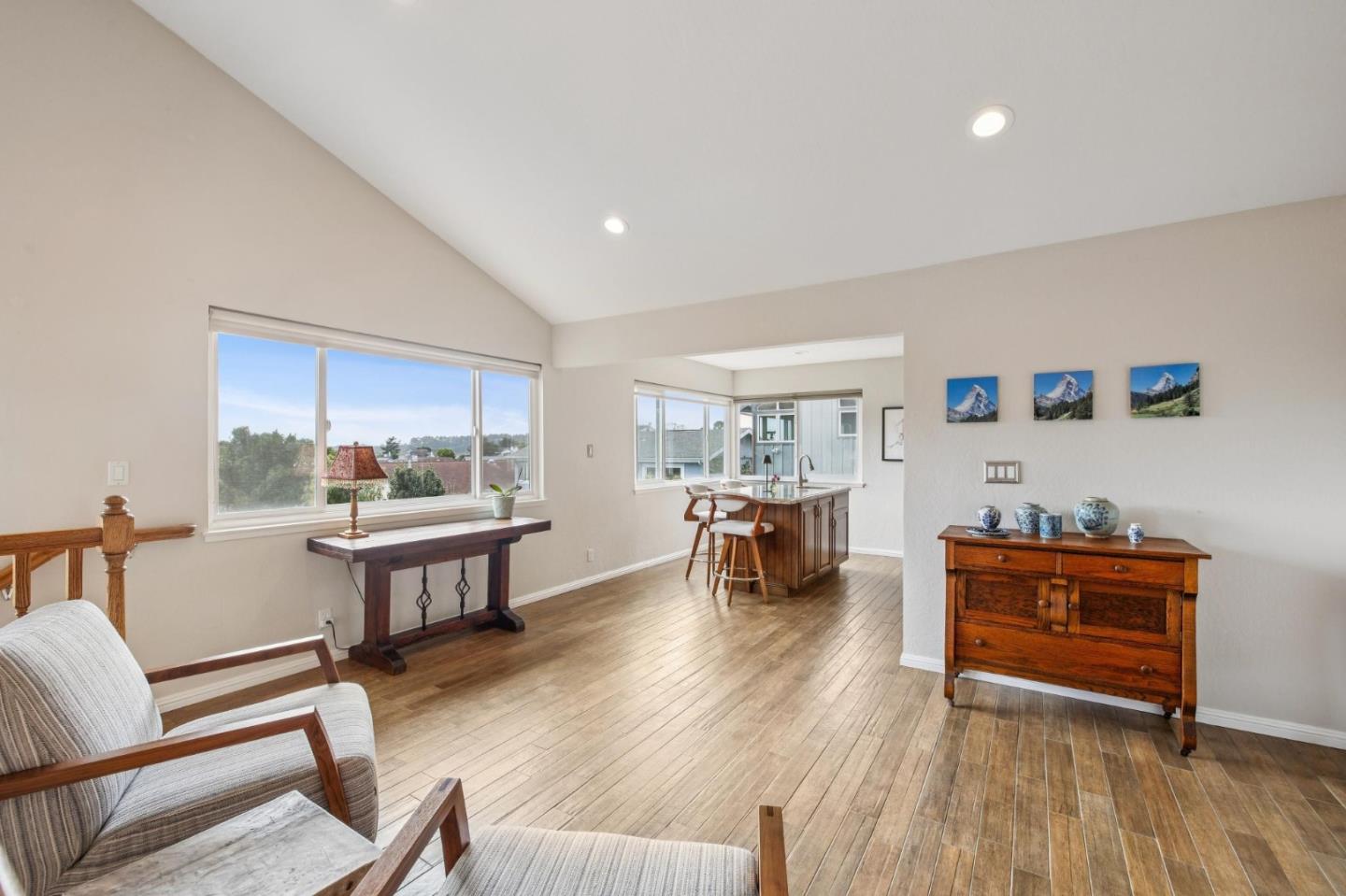 Detail Gallery Image 12 of 50 For 261 Coral Reef Ave, El Granada,  CA 94018 - 4 Beds | 2/1 Baths