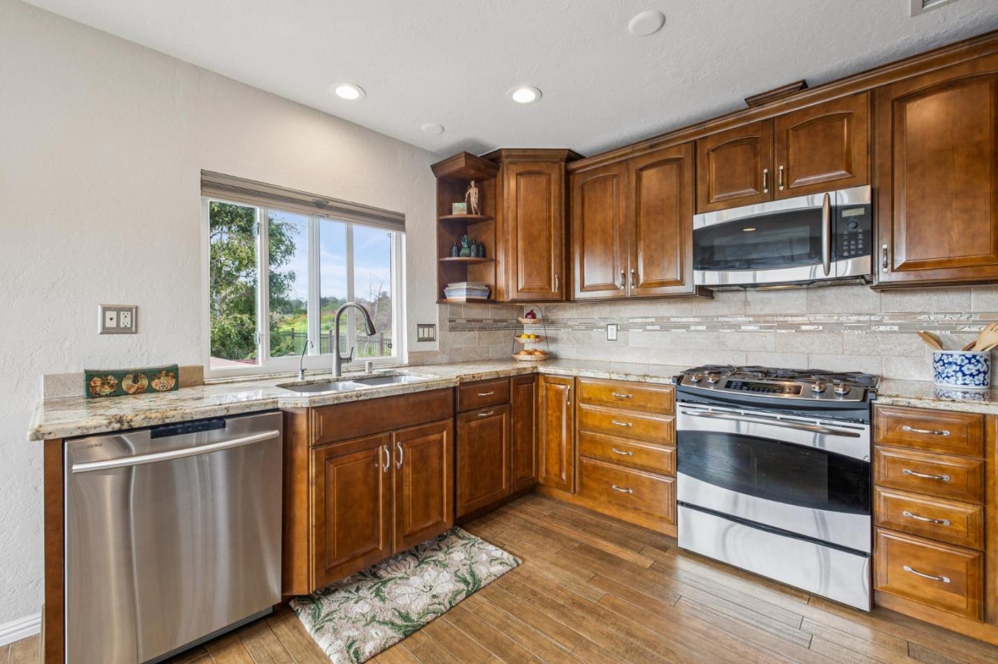 Detail Gallery Image 19 of 50 For 261 Coral Reef Ave, El Granada,  CA 94018 - 4 Beds | 2/1 Baths