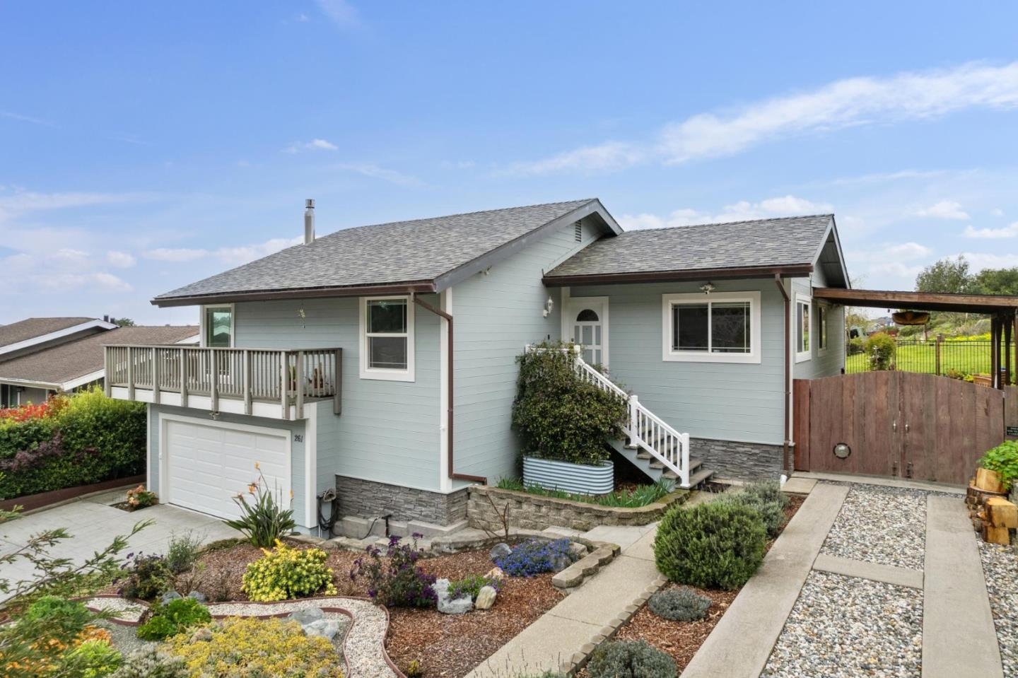 Detail Gallery Image 3 of 50 For 261 Coral Reef Ave, El Granada,  CA 94018 - 4 Beds | 2/1 Baths