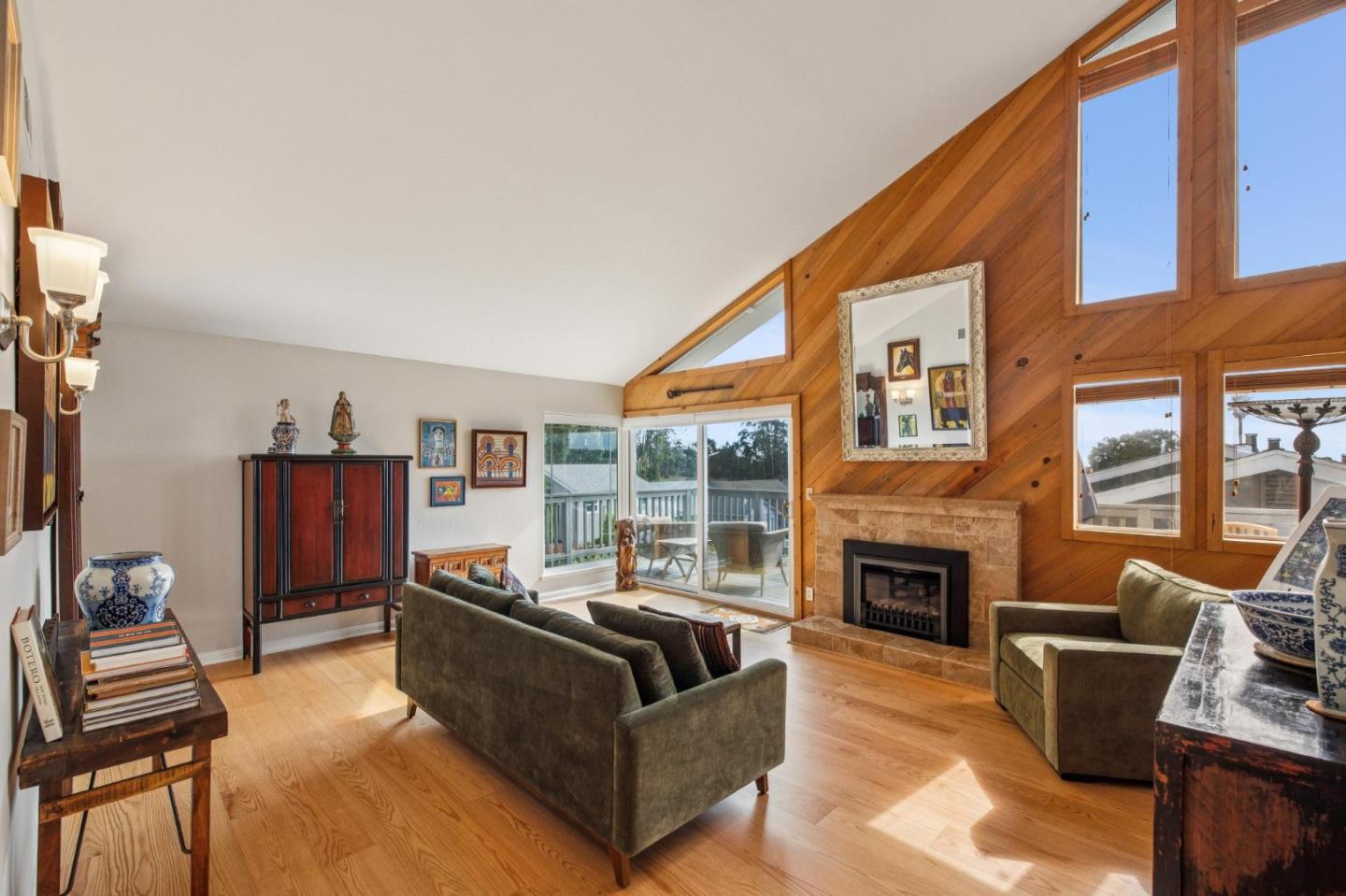 Detail Gallery Image 4 of 50 For 261 Coral Reef Ave, El Granada,  CA 94018 - 4 Beds | 2/1 Baths