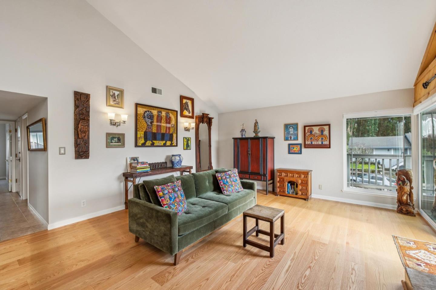 Detail Gallery Image 8 of 50 For 261 Coral Reef Ave, El Granada,  CA 94018 - 4 Beds | 2/1 Baths