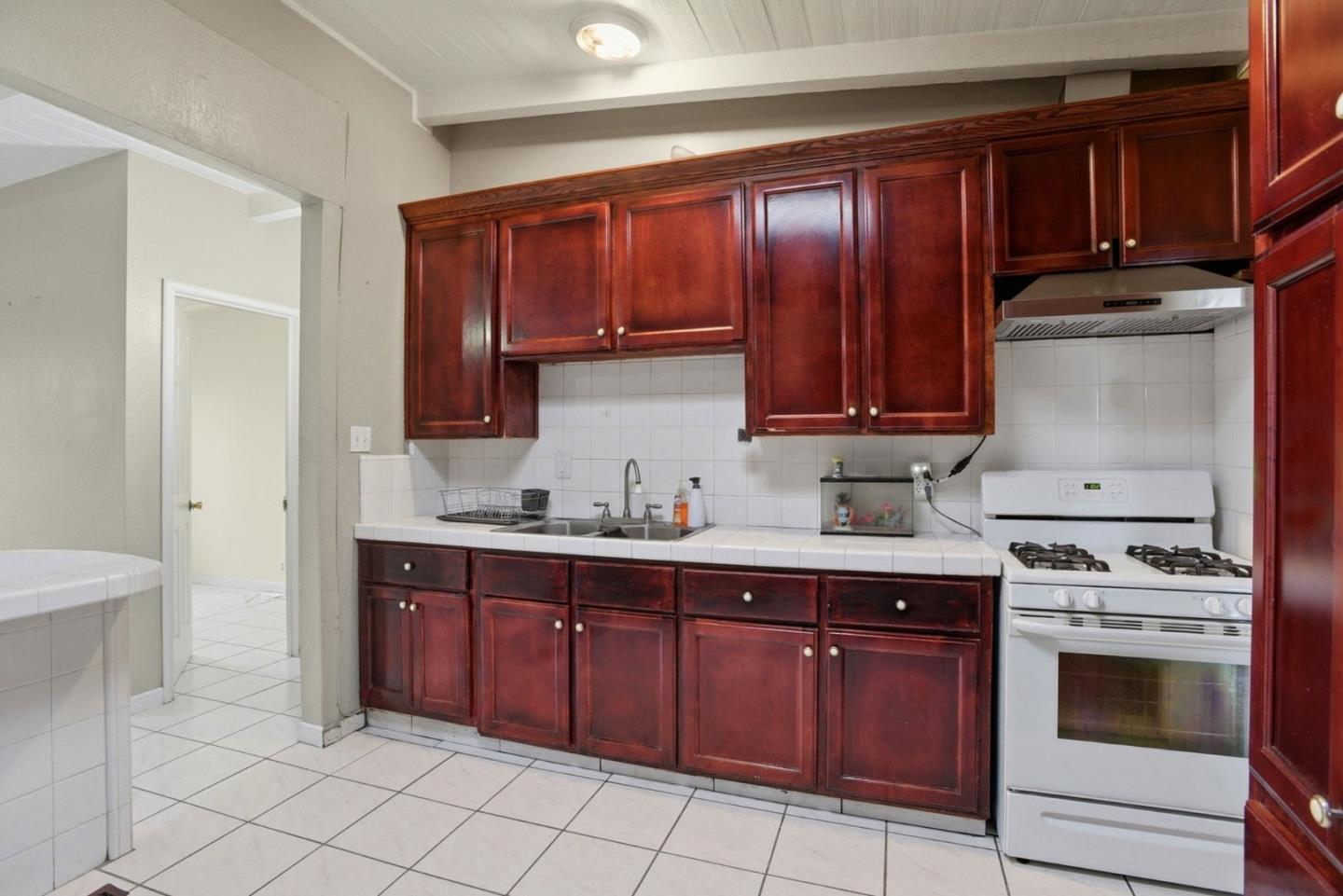 Detail Gallery Image 12 of 51 For 2548 Hazelwood Way, East Palo Alto,  CA 94303 - 4 Beds | 2 Baths