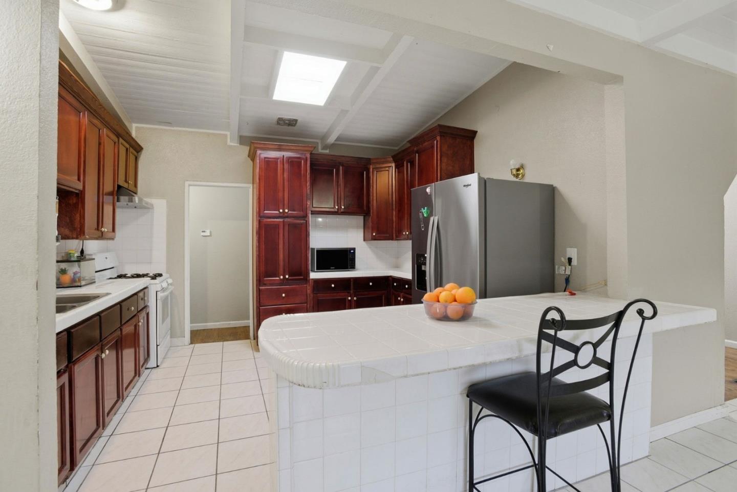 Detail Gallery Image 16 of 51 For 2548 Hazelwood Way, East Palo Alto,  CA 94303 - 4 Beds | 2 Baths