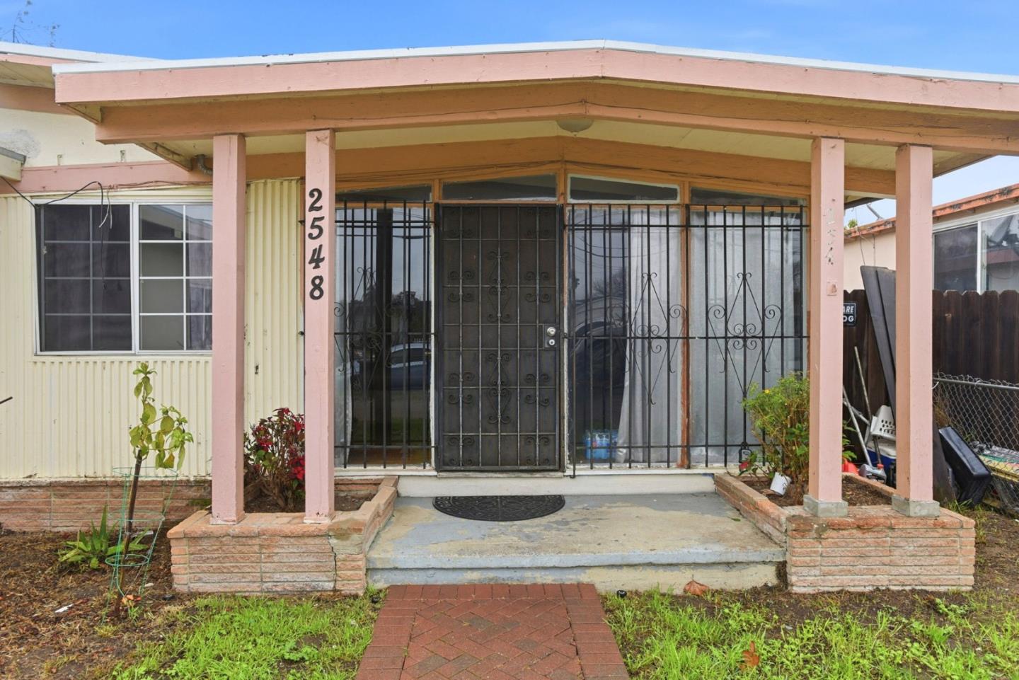 Detail Gallery Image 4 of 51 For 2548 Hazelwood Way, East Palo Alto,  CA 94303 - 4 Beds | 2 Baths