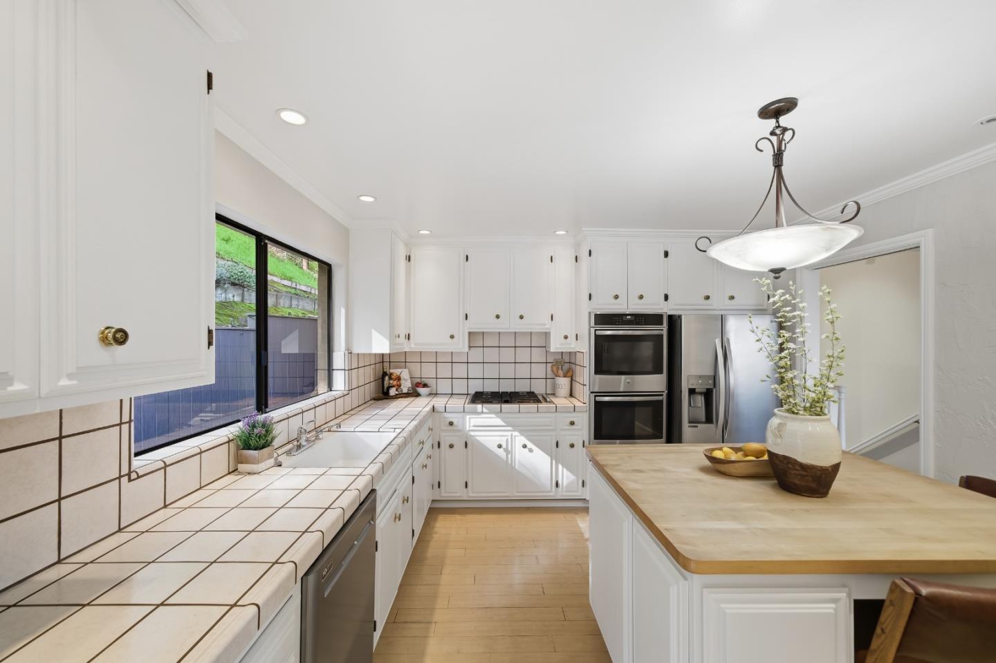 Detail Gallery Image 17 of 38 For 3181 Brittan Ave, San Carlos,  CA 94070 - 3 Beds | 2/1 Baths