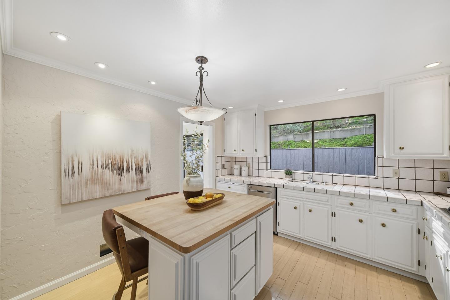 Detail Gallery Image 18 of 38 For 3181 Brittan Ave, San Carlos,  CA 94070 - 3 Beds | 2/1 Baths