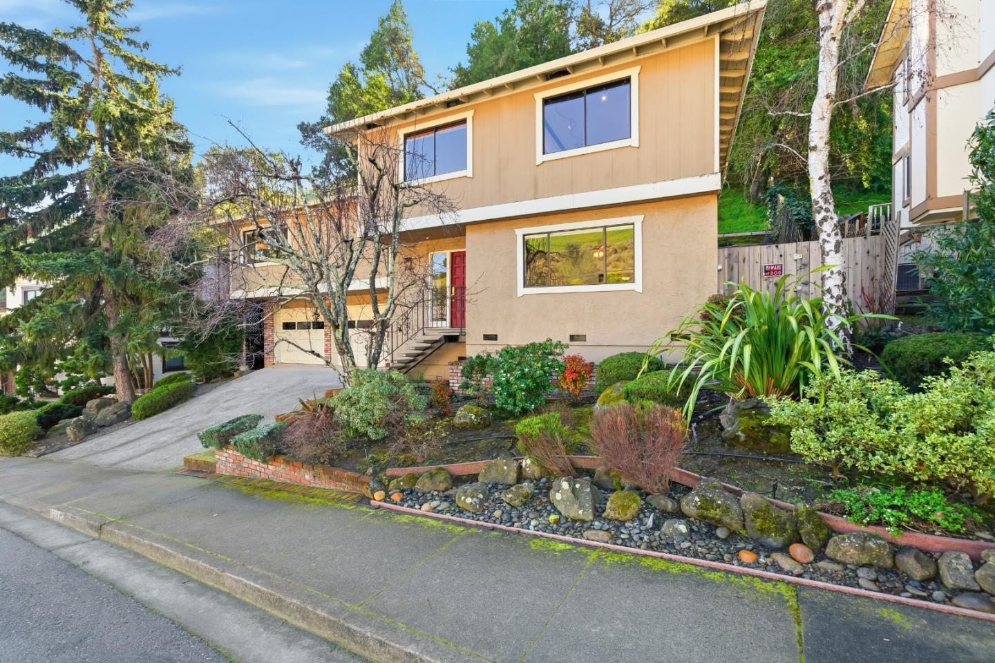 Detail Gallery Image 3 of 38 For 3181 Brittan Ave, San Carlos,  CA 94070 - 3 Beds | 2/1 Baths