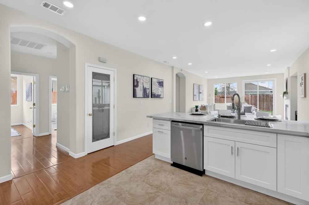 Detail Gallery Image 11 of 52 For 3119 Tintorera Way, Sacramento,  CA 95833 - 3 Beds | 2 Baths