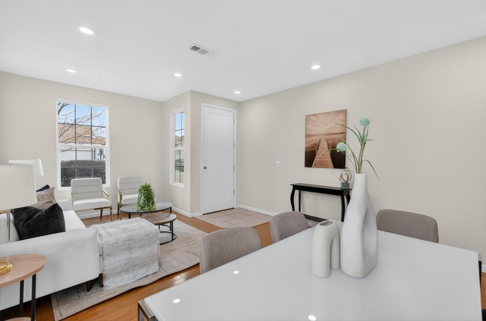 Detail Gallery Image 9 of 52 For 3119 Tintorera Way, Sacramento,  CA 95833 - 3 Beds | 2 Baths