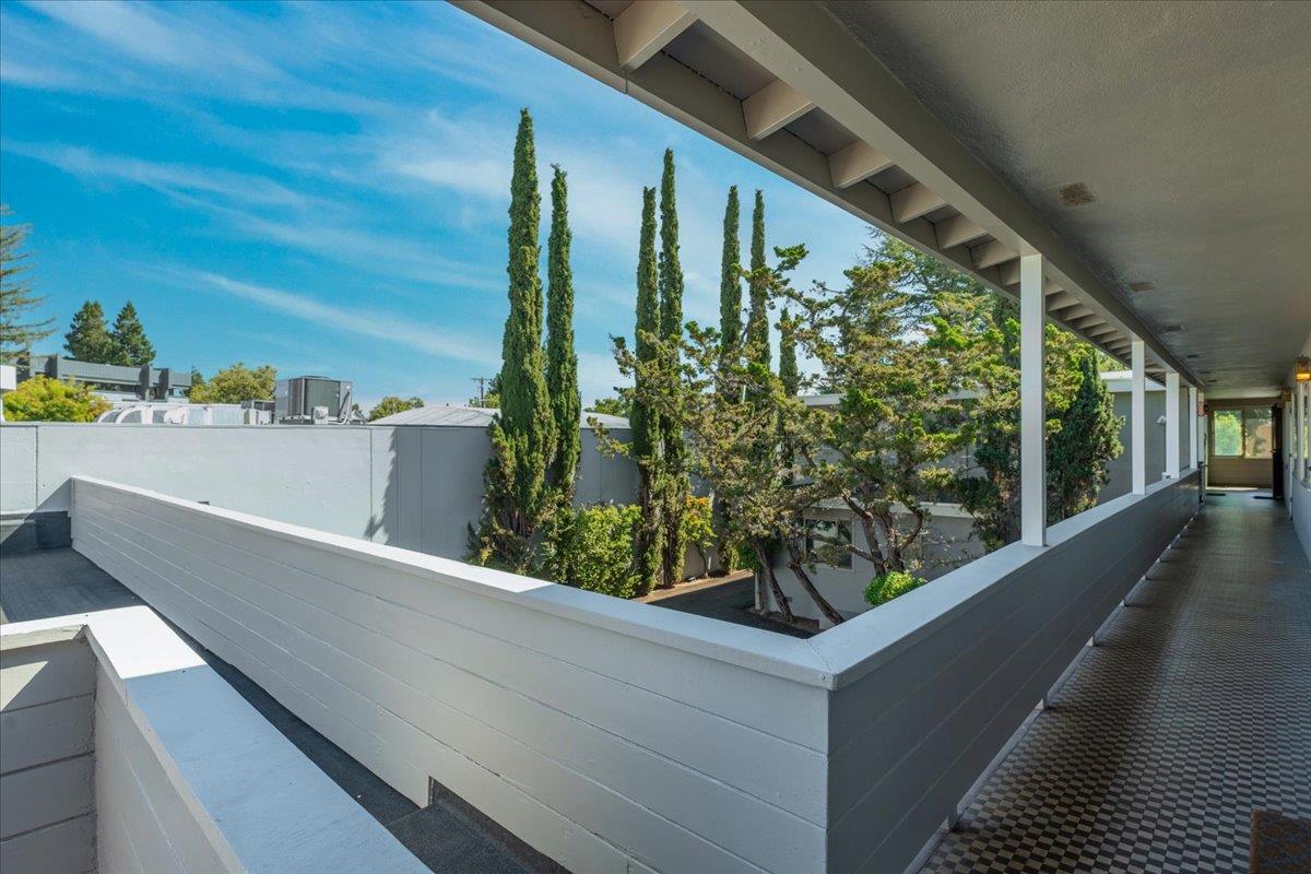 Detail Gallery Image 11 of 19 For 660 Roble Ave, Menlo Park,  CA 94025 - – Beds | – Baths