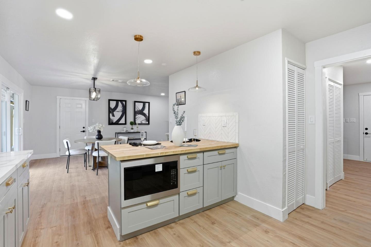 Detail Gallery Image 11 of 31 For 221 Pinon Ave, Pinole,  CA 94564 - 3 Beds | 2 Baths