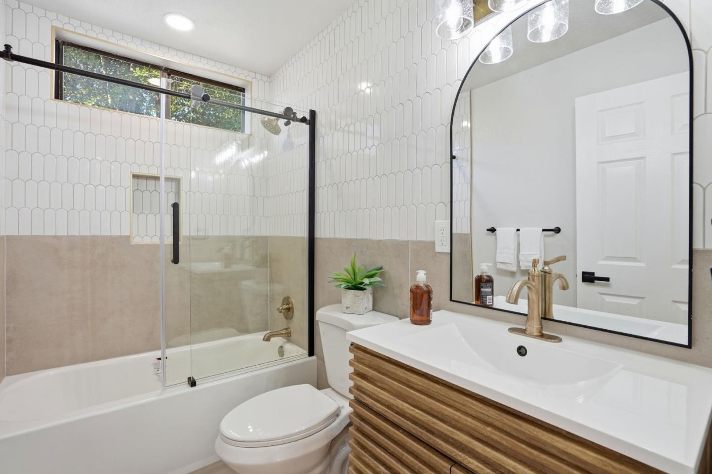 Detail Gallery Image 24 of 31 For 221 Pinon Ave, Pinole,  CA 94564 - 3 Beds | 2 Baths