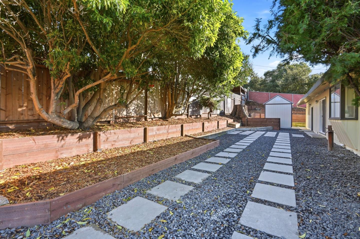 Detail Gallery Image 28 of 31 For 221 Pinon Ave, Pinole,  CA 94564 - 3 Beds | 2 Baths