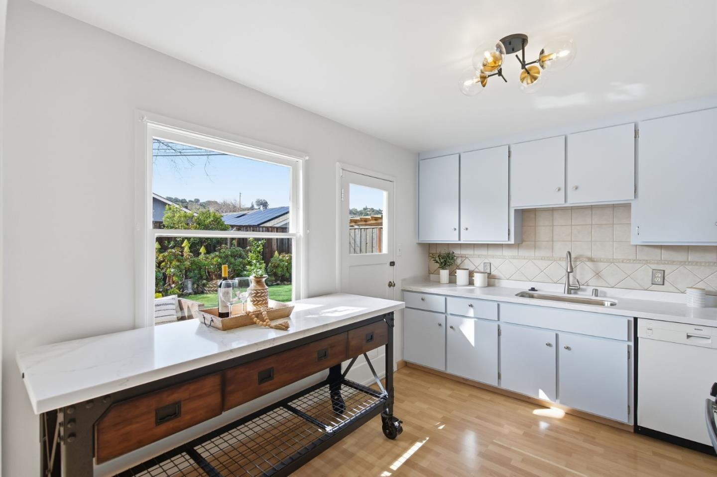 Detail Gallery Image 10 of 21 For 513 Chesterton Ave, Belmont,  CA 94002 - 3 Beds | 1 Baths