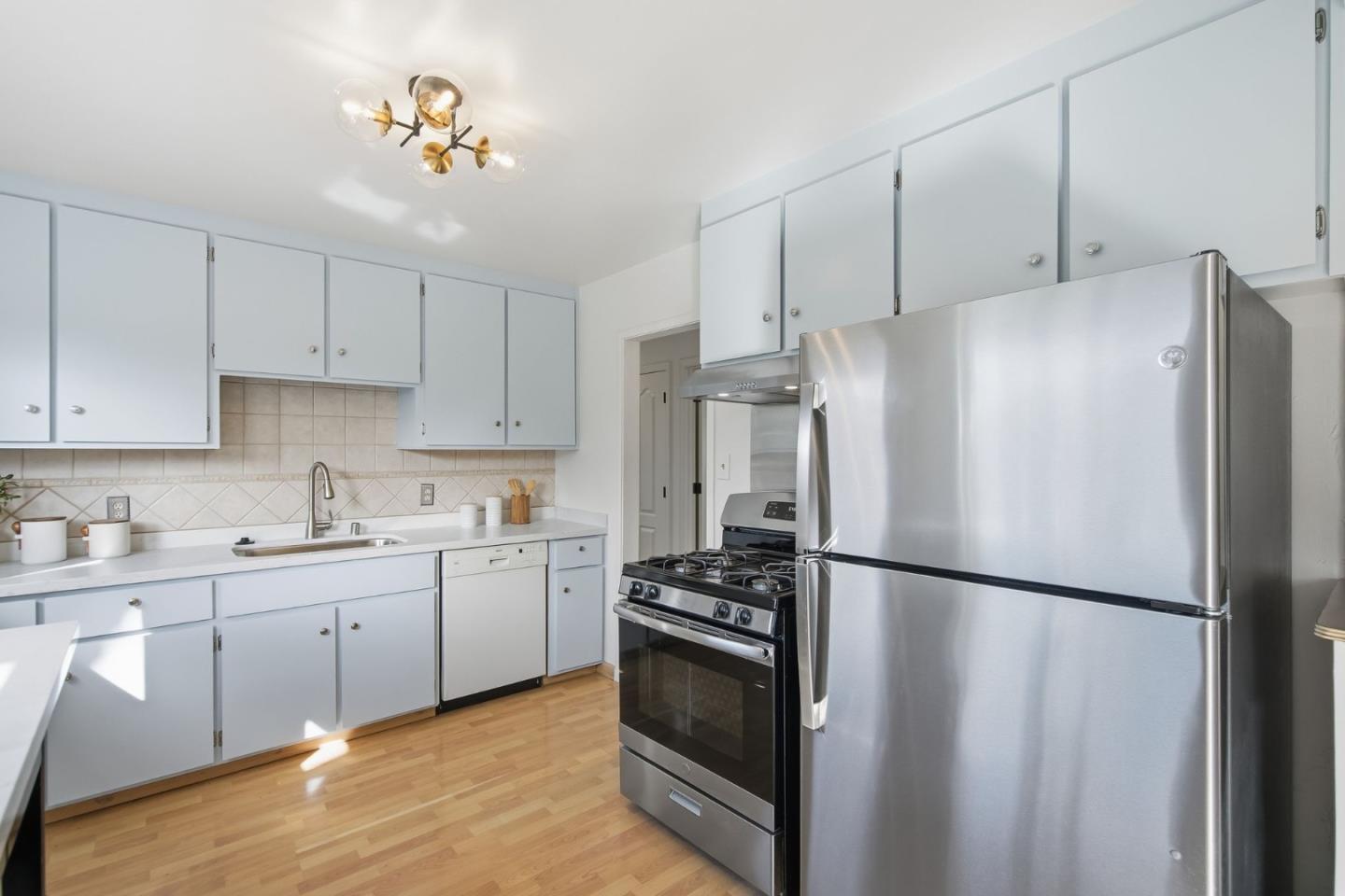 Detail Gallery Image 9 of 21 For 513 Chesterton Ave, Belmont,  CA 94002 - 3 Beds | 1 Baths