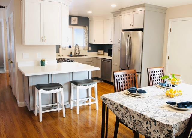 Detail Gallery Image 3 of 10 For 646 Santa Cruz Ave, Salinas,  CA 93901 - 3 Beds | 2 Baths