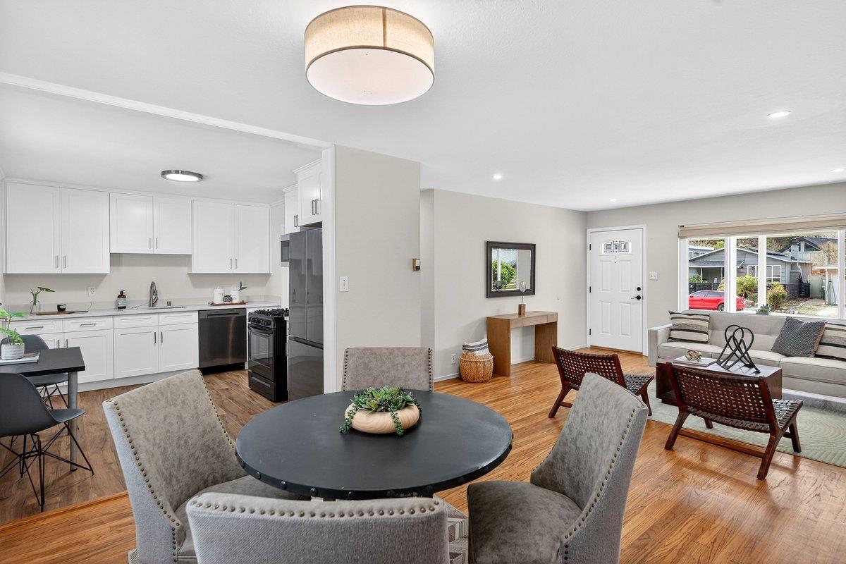 Detail Gallery Image 4 of 39 For 1559 Linda Mar Blvd, Pacifica,  CA 94044 - 3 Beds | 1 Baths