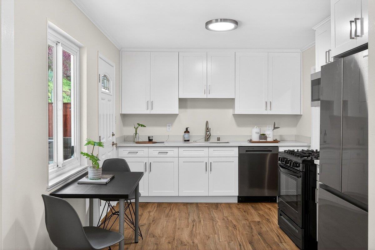 Detail Gallery Image 6 of 39 For 1559 Linda Mar Blvd, Pacifica,  CA 94044 - 3 Beds | 1 Baths