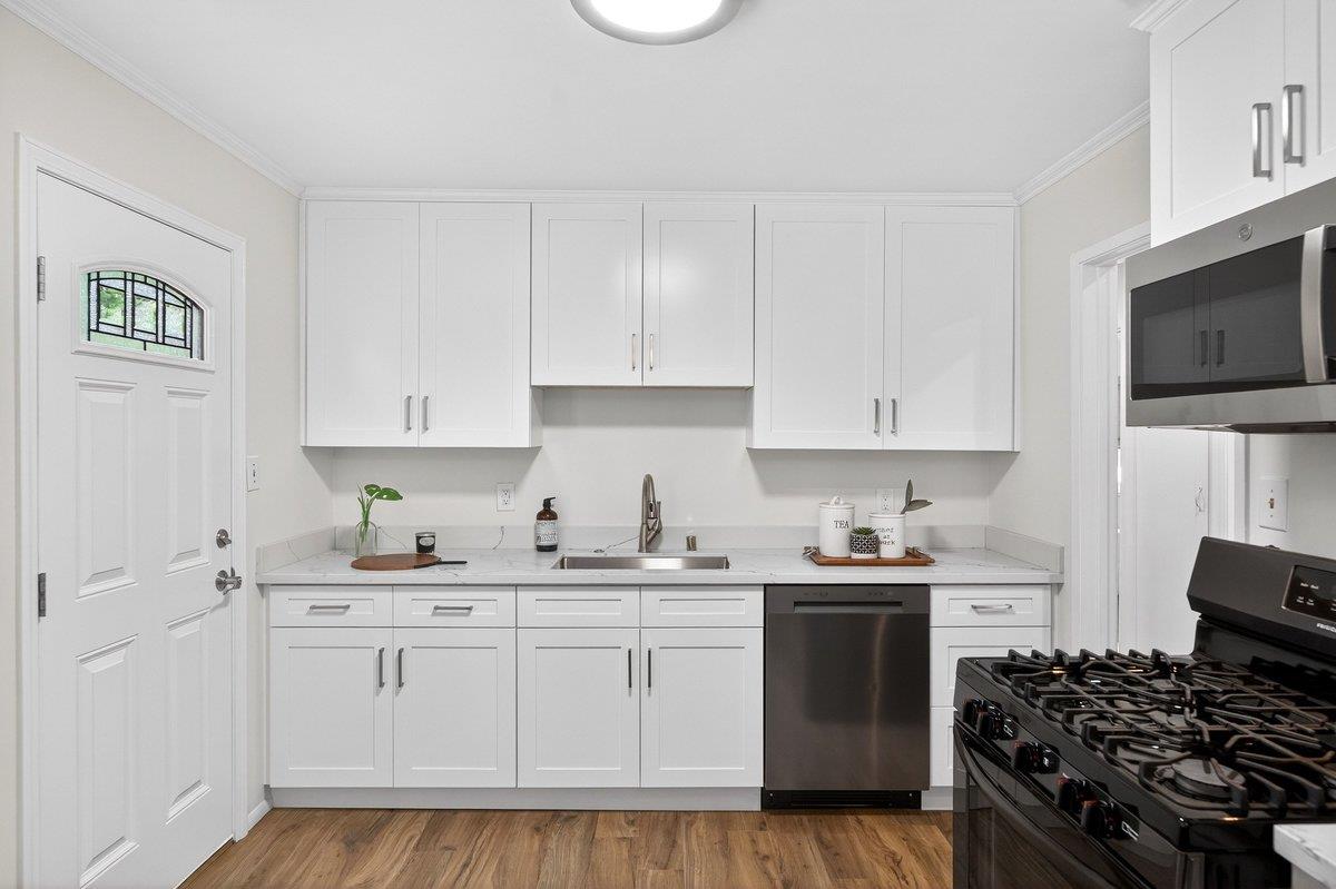 Detail Gallery Image 7 of 39 For 1559 Linda Mar Blvd, Pacifica,  CA 94044 - 3 Beds | 1 Baths