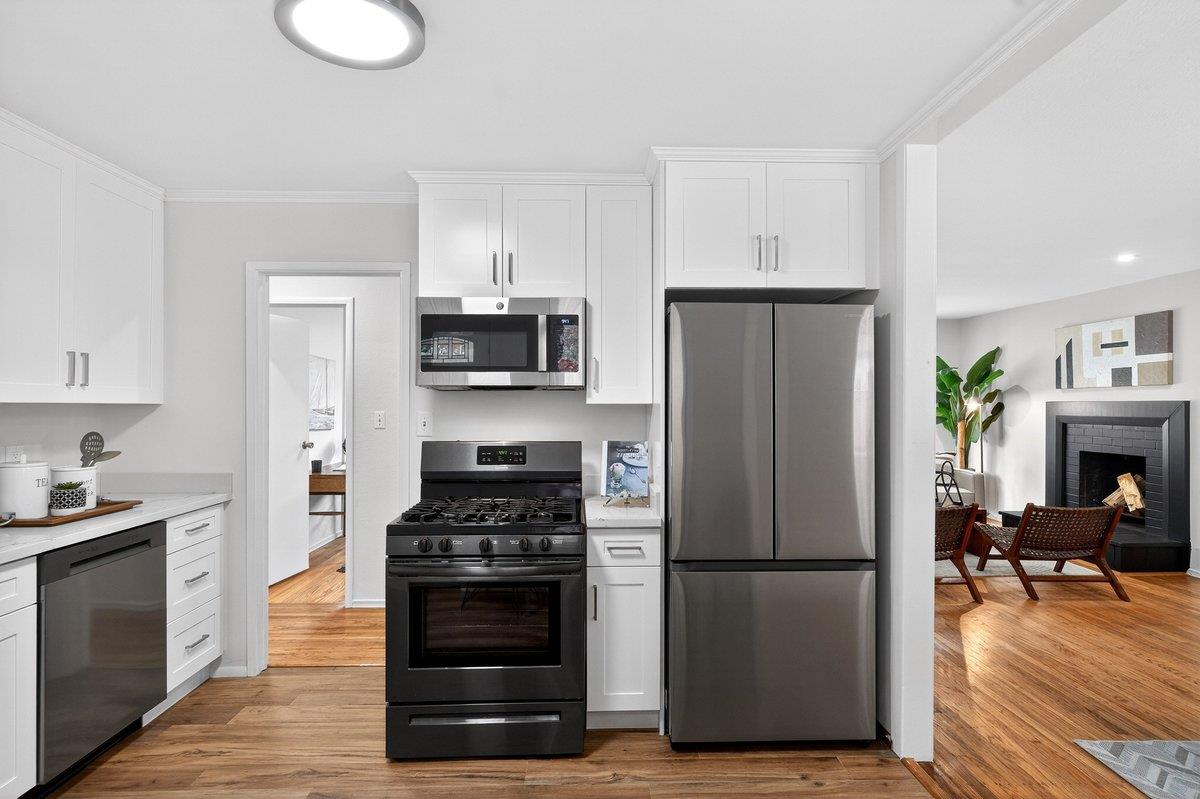 Detail Gallery Image 8 of 39 For 1559 Linda Mar Blvd, Pacifica,  CA 94044 - 3 Beds | 1 Baths