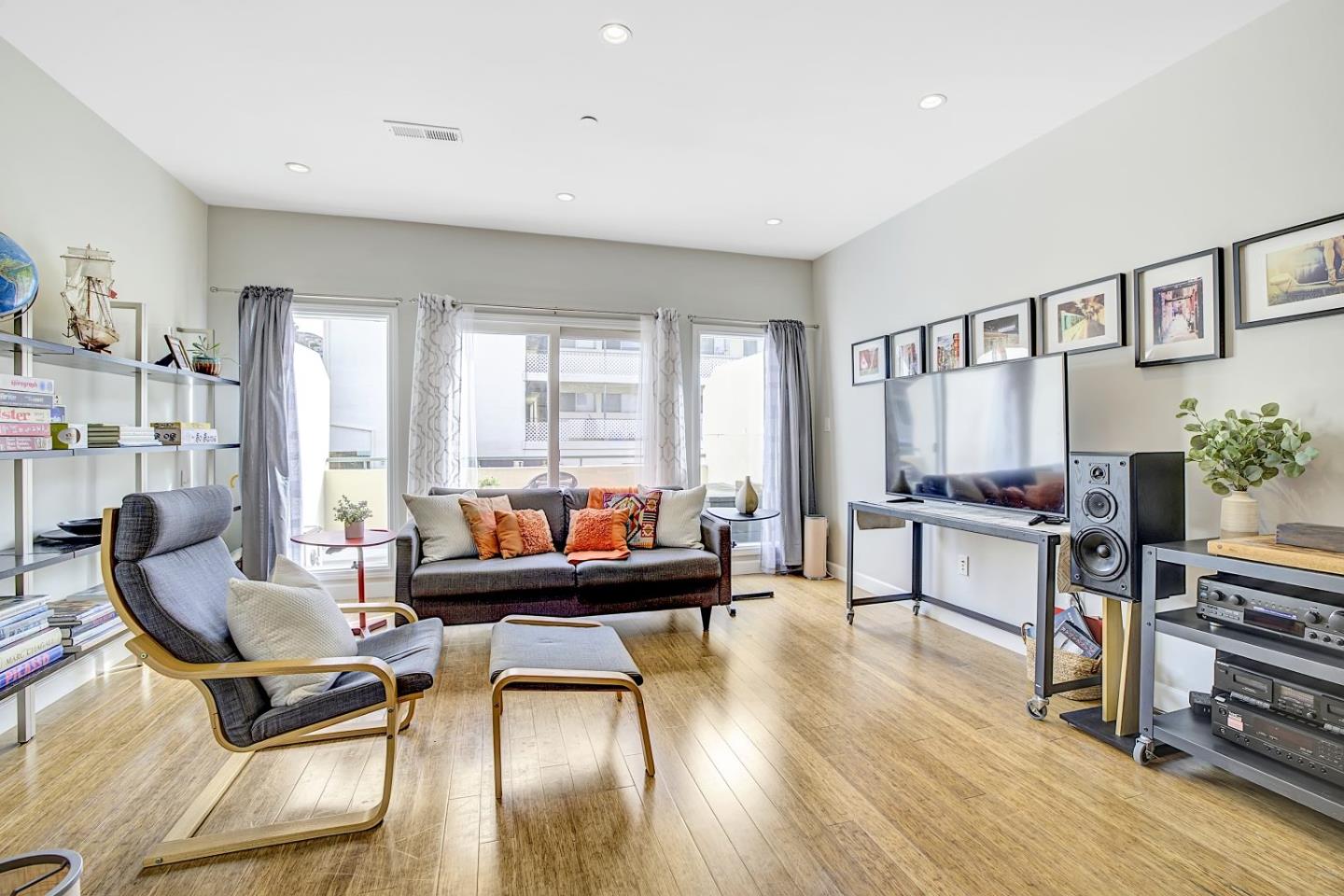 Detail Gallery Image 11 of 48 For 1 San Bruno Ave #J,  Brisbane,  CA 94005 - 2 Beds | 2/1 Baths