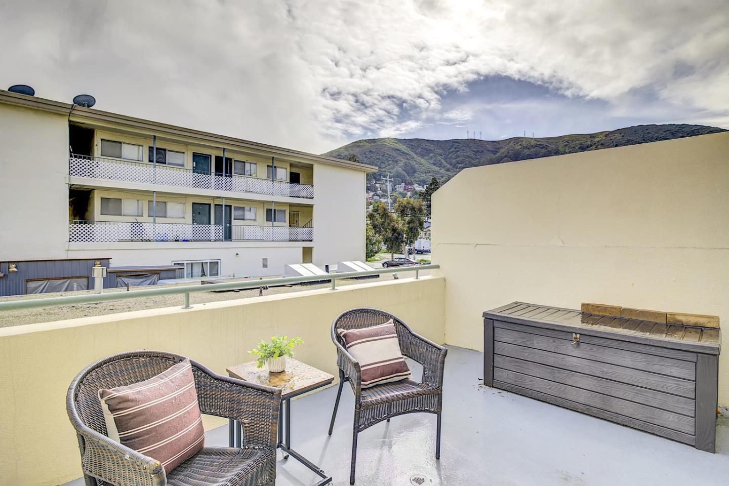 Detail Gallery Image 16 of 48 For 1 San Bruno Ave #J,  Brisbane,  CA 94005 - 2 Beds | 2/1 Baths