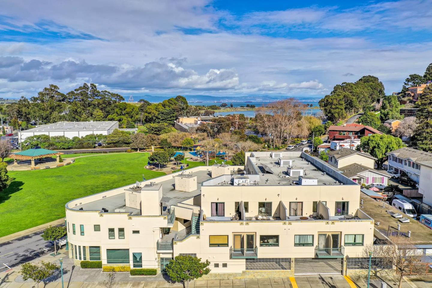 Detail Gallery Image 2 of 48 For 1 San Bruno Ave #J,  Brisbane,  CA 94005 - 2 Beds | 2/1 Baths