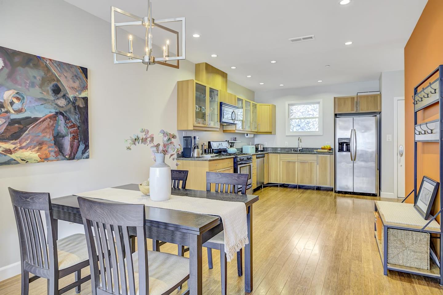 Detail Gallery Image 7 of 48 For 1 San Bruno Ave #J,  Brisbane,  CA 94005 - 2 Beds | 2/1 Baths