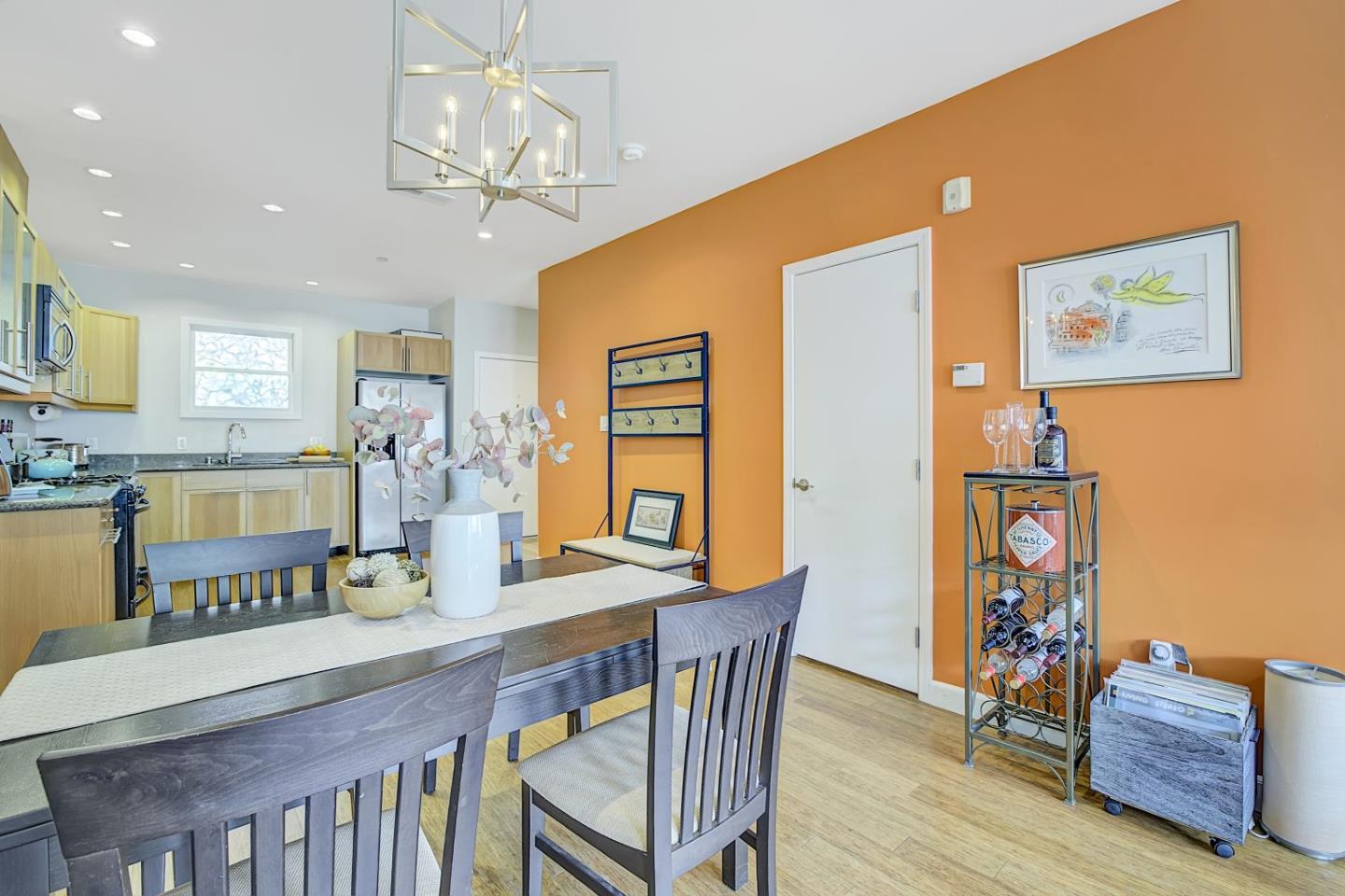 Detail Gallery Image 9 of 48 For 1 San Bruno Ave #J,  Brisbane,  CA 94005 - 2 Beds | 2/1 Baths