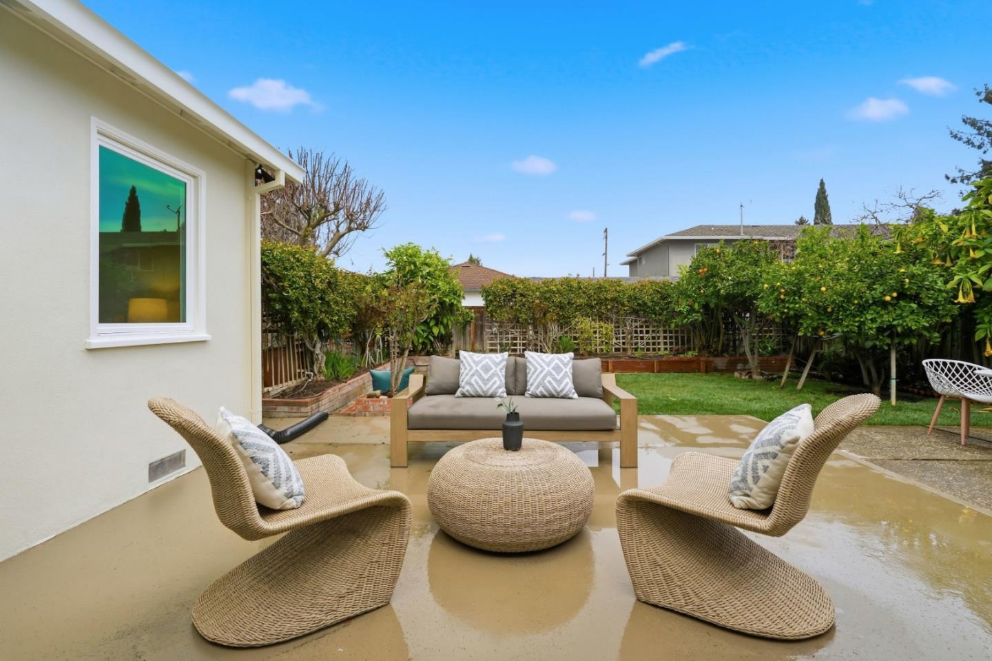 Detail Gallery Image 13 of 16 For 1331 Norman St, Redwood City,  CA 94061 - 2 Beds | 1 Baths