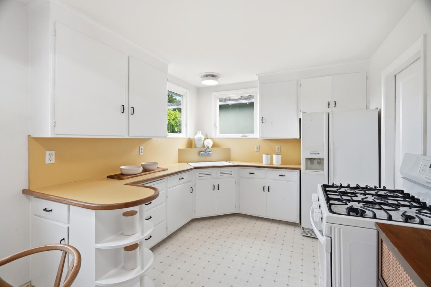 Detail Gallery Image 7 of 16 For 1331 Norman St, Redwood City,  CA 94061 - 2 Beds | 1 Baths