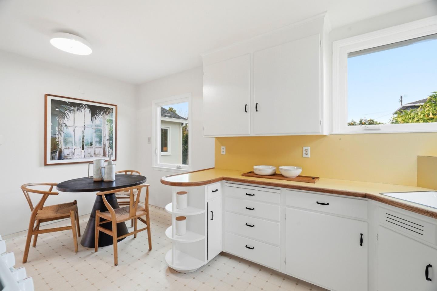 Detail Gallery Image 8 of 16 For 1331 Norman St, Redwood City,  CA 94061 - 2 Beds | 1 Baths