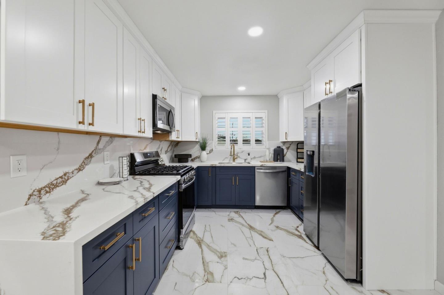 Detail Gallery Image 13 of 34 For 3165 Coldwater Dr, San Jose,  CA 95148 - 4 Beds | 3 Baths