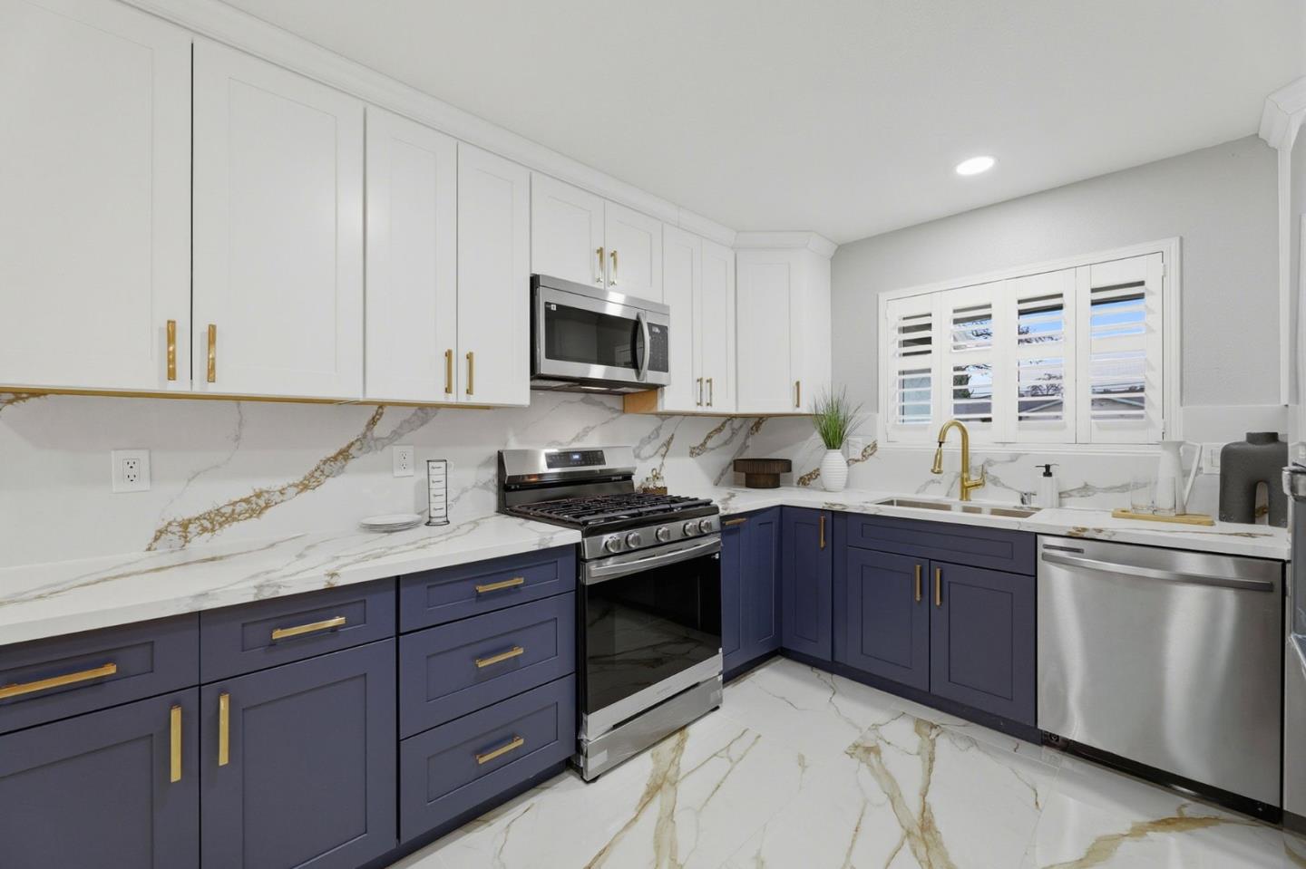 Detail Gallery Image 14 of 34 For 3165 Coldwater Dr, San Jose,  CA 95148 - 4 Beds | 3 Baths