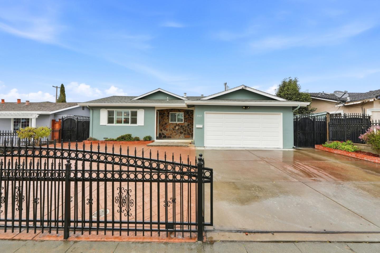 Detail Gallery Image 2 of 34 For 3165 Coldwater Dr, San Jose,  CA 95148 - 4 Beds | 3 Baths