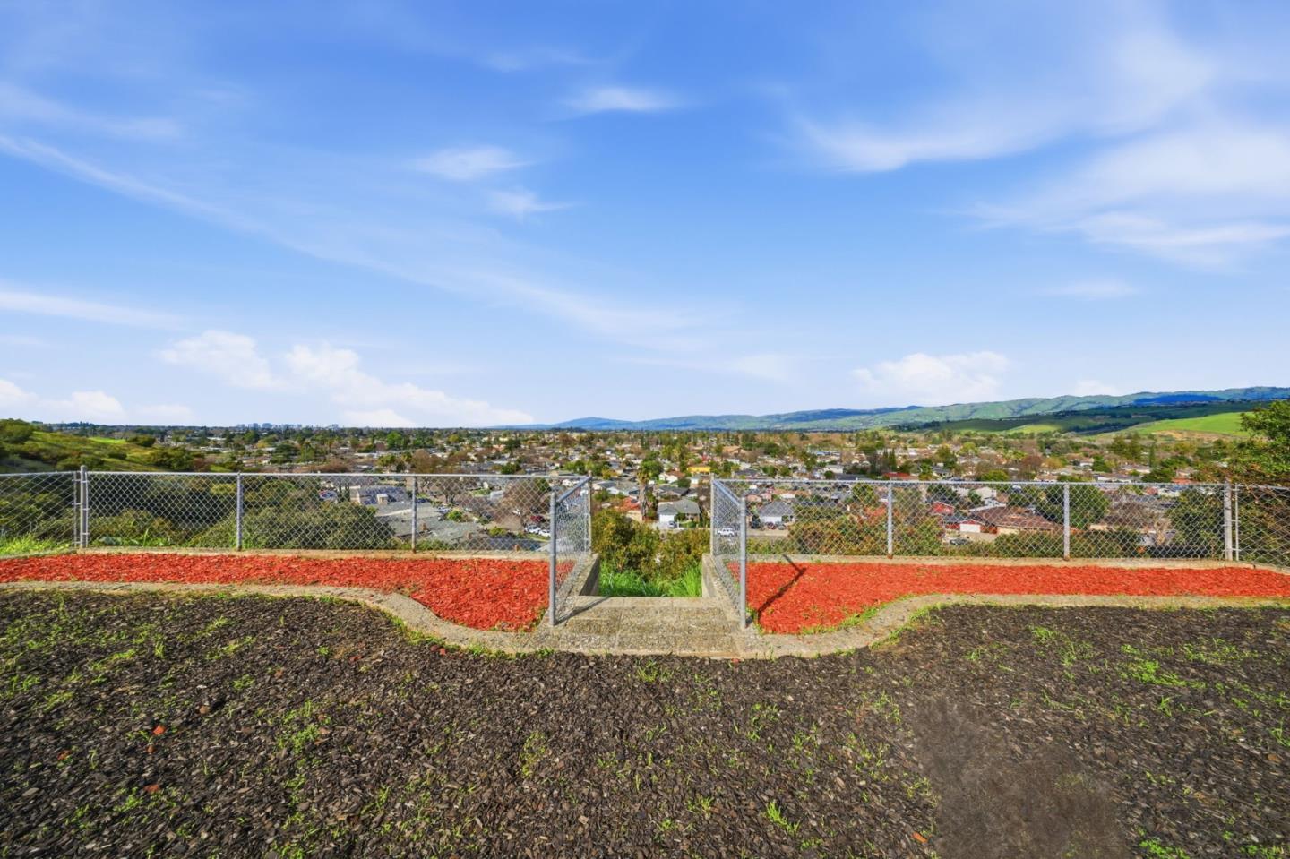 Detail Gallery Image 25 of 36 For 383 River View Dr, San Jose,  CA 95111 - 3 Beds | 2 Baths