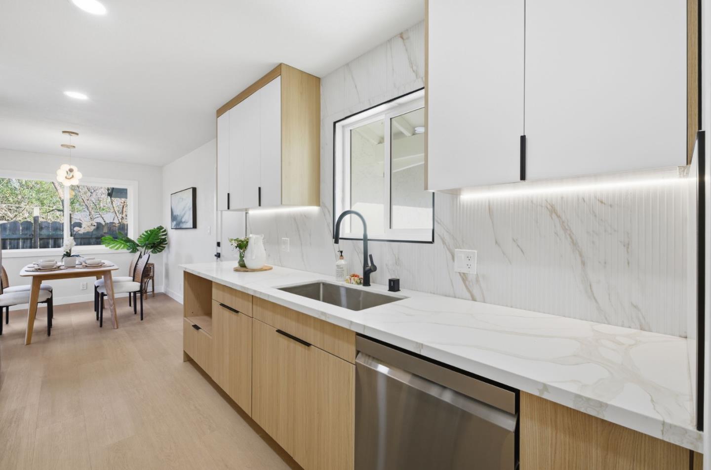 Detail Gallery Image 5 of 36 For 383 River View Dr, San Jose,  CA 95111 - 3 Beds | 2 Baths