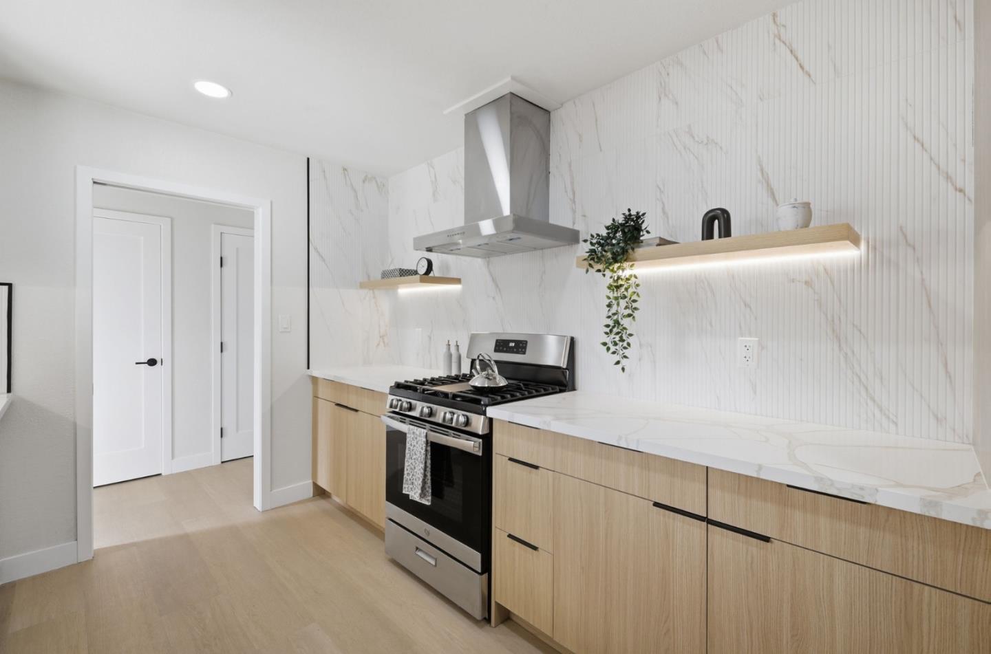 Detail Gallery Image 7 of 36 For 383 River View Dr, San Jose,  CA 95111 - 3 Beds | 2 Baths